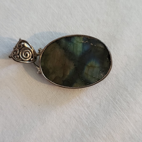 Labradorite pendant - Picture 3 of 5